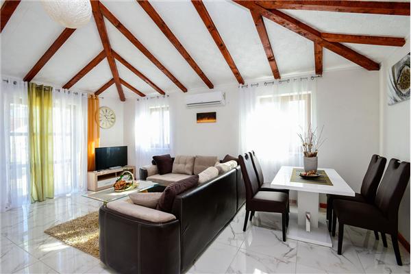 House K1, for 16 persons