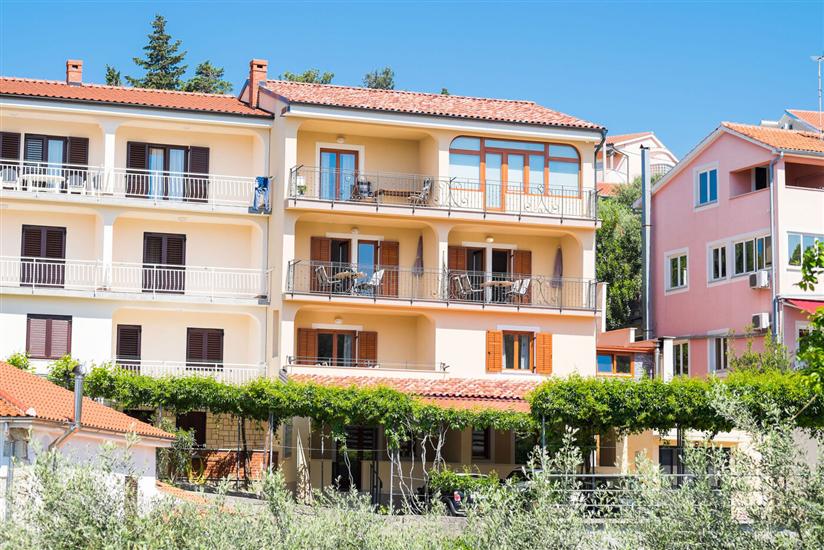 Apartments Skomeršić