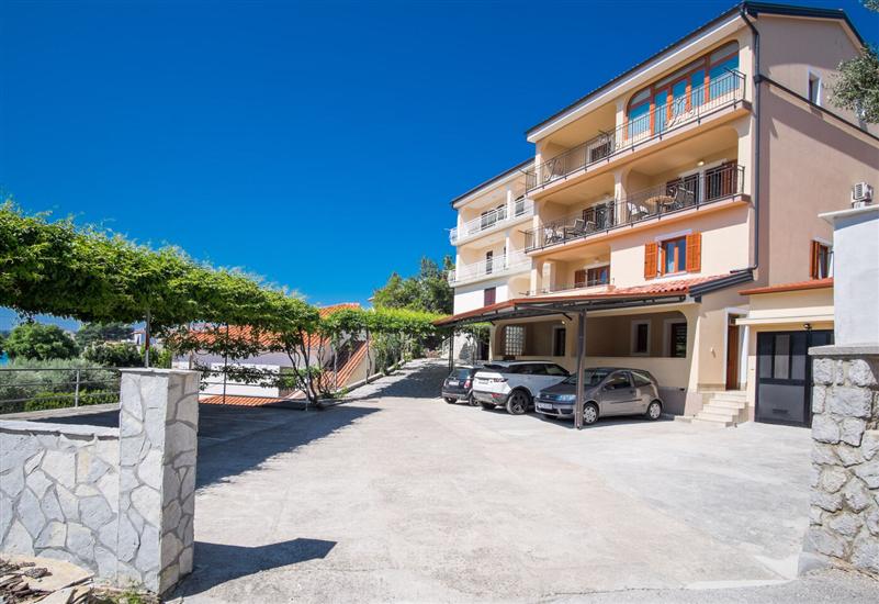 Apartments Skomeršić