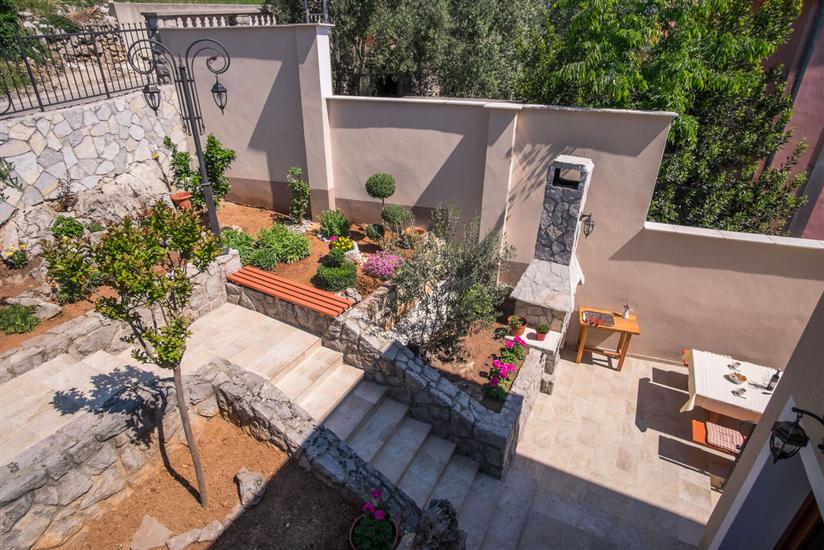 Apartments Skomeršić