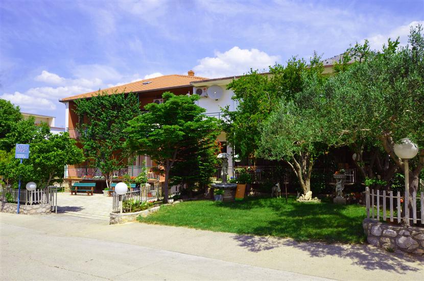 Apartments and Rooms Tinka