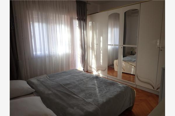 Room S1, for 2 persons