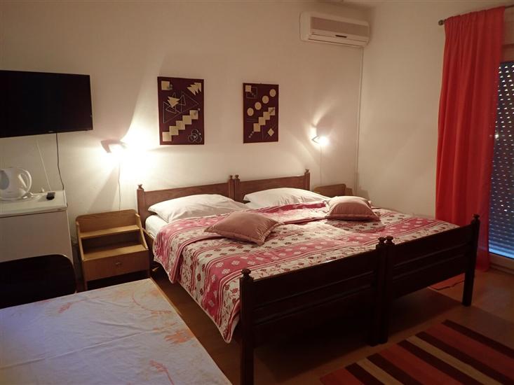 Room S3, for 4 persons