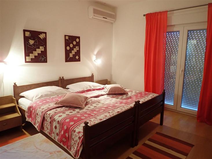 Room S3, for 4 persons