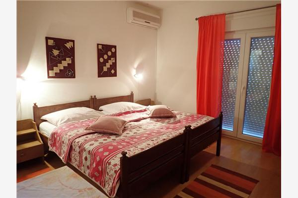 Room S3, for 4 persons