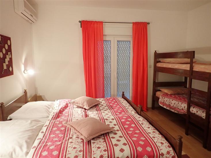 Room S3, for 4 persons