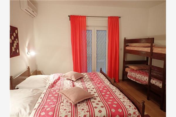 Room S3, for 4 persons