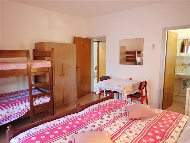 Room S3, for 4 persons