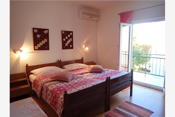 Room S3, for 4 persons