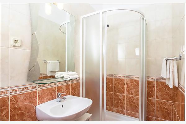 House K1, for 12 persons