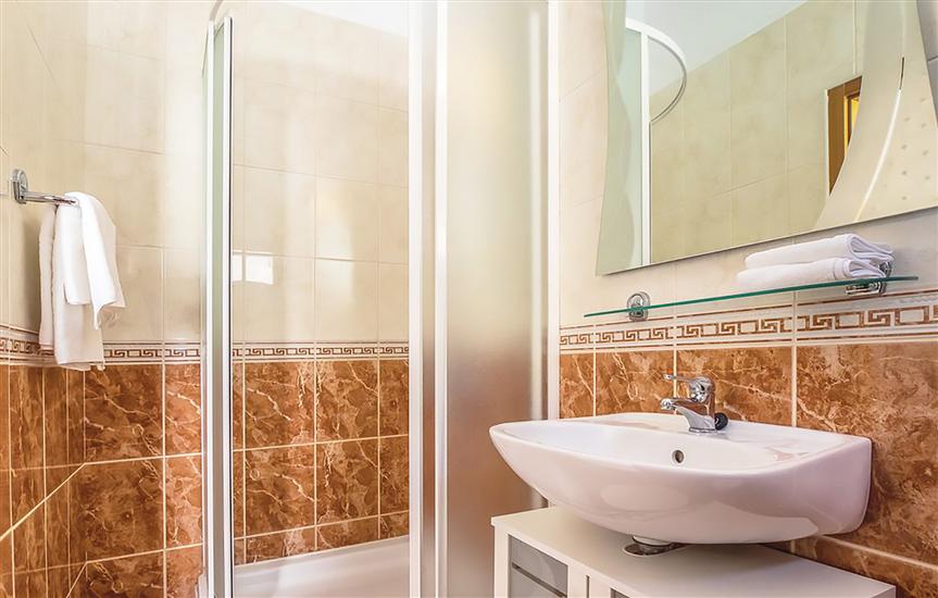 House K1, for 12 persons