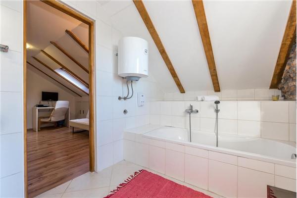 House K1, for 8 persons