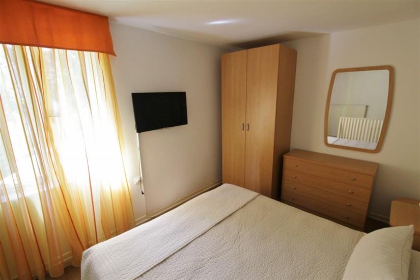 Room S1, for 2 persons