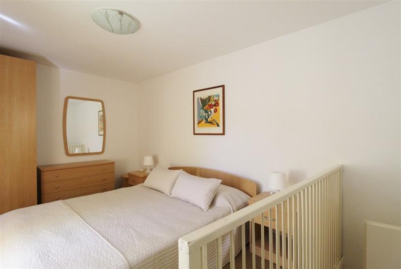 Room S1, for 2 persons