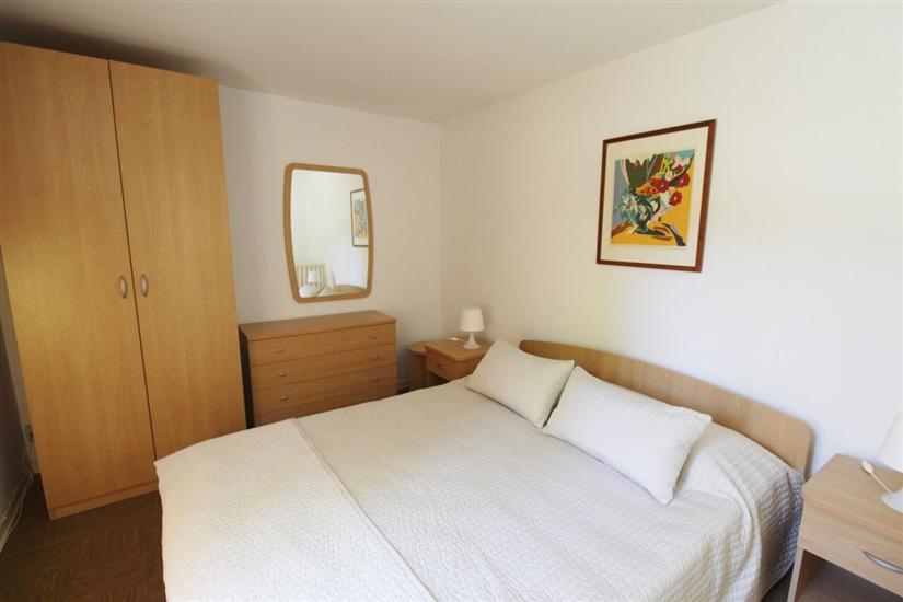 Room S1, for 2 persons