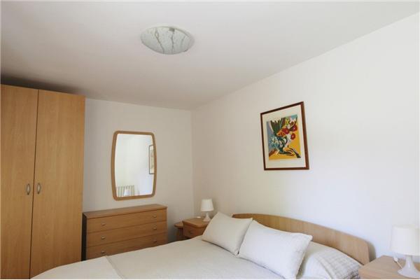 Room S1, for 2 persons