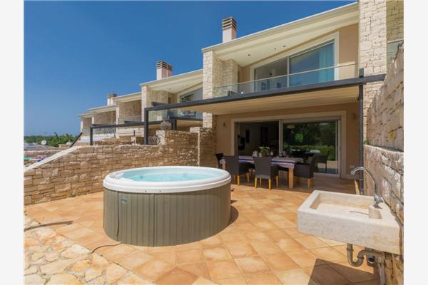 Apartment A2, for 6 persons