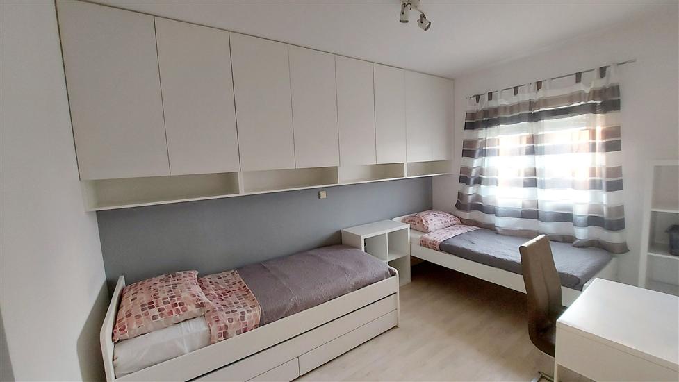 Apartment A1, for 5 persons