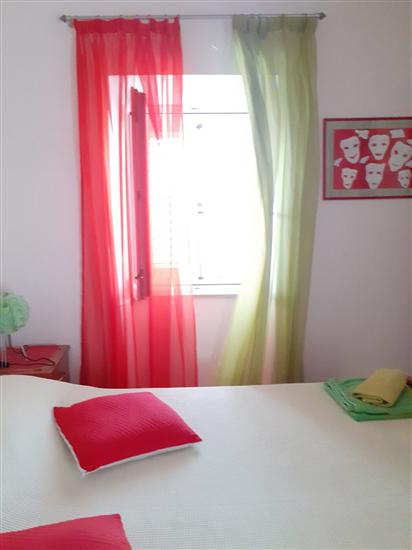 Room S1, for 2 persons