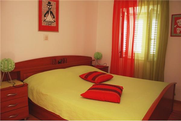 Room S1, for 2 persons