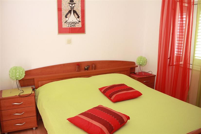 Room S1, for 2 persons