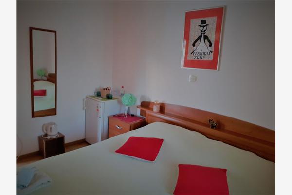 Room S1, for 2 persons