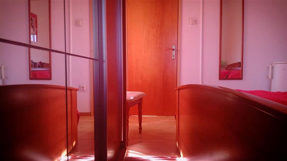 Room S1, for 2 persons