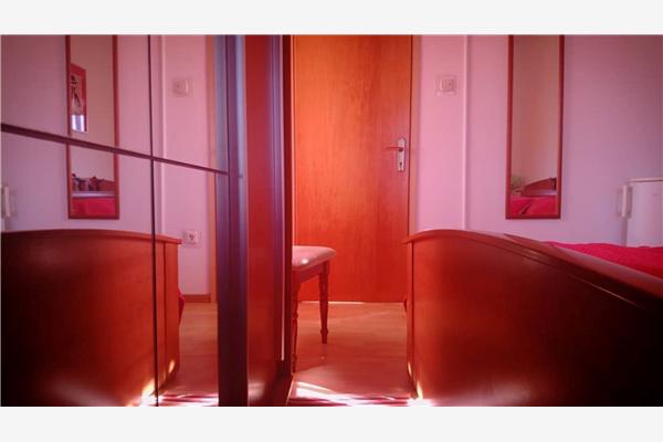 Room S1, for 2 persons