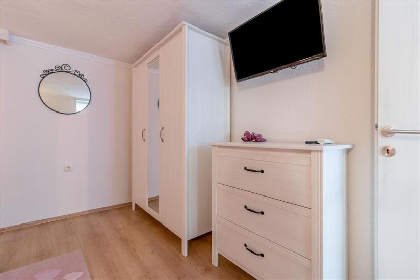 Apartment A1, for 6 persons