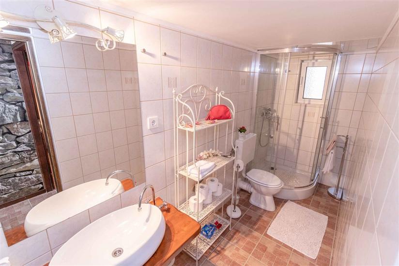 Apartment A2, for 6 persons