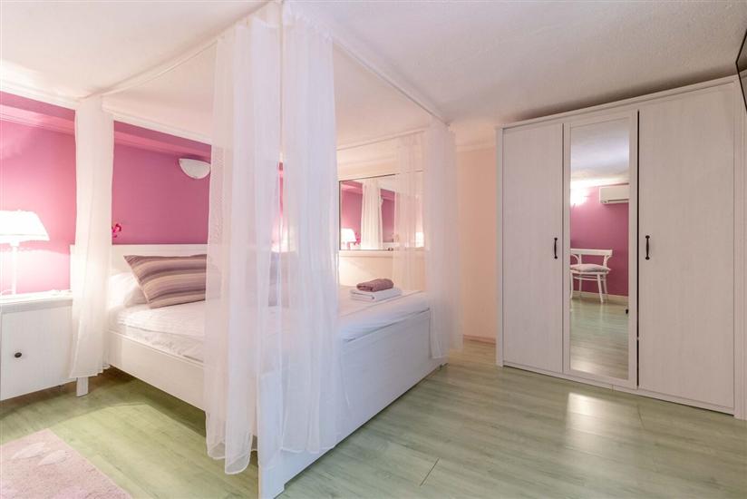 Apartment A2, for 6 persons