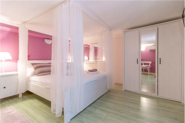 Apartment A2, for 6 persons