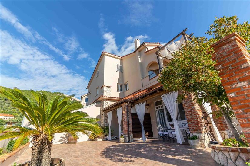 Apartment A2, for 6 persons