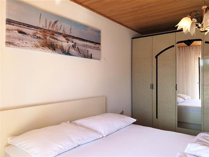 Apartment A3, for 5 persons