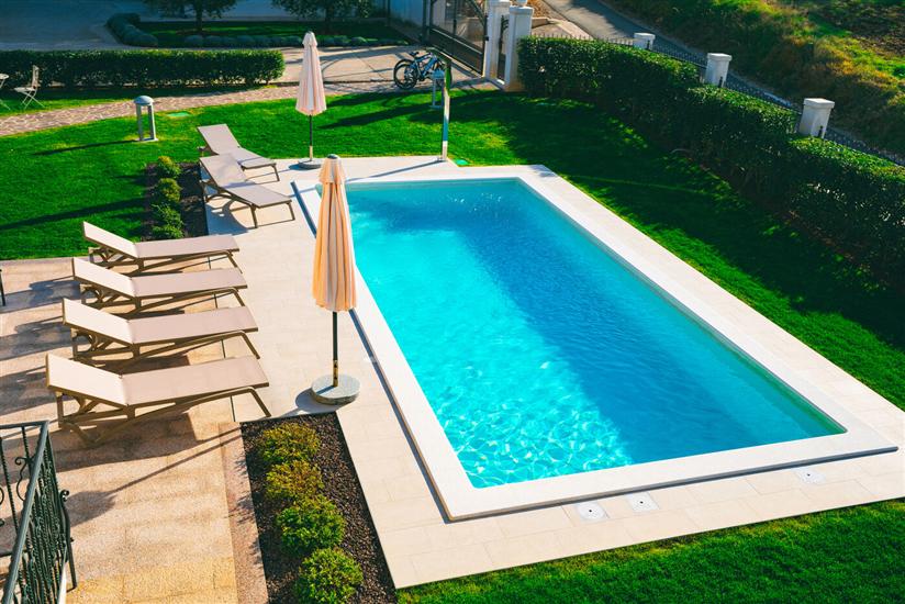 Apartment Mihael s bazenom i lijepo uređenim vrtom