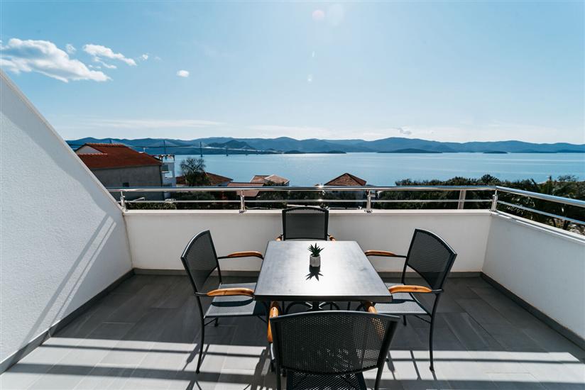 Apartment A4, for 6 persons