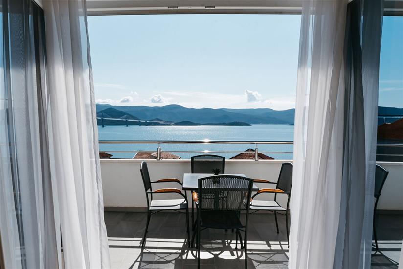 Apartment A4, for 6 persons