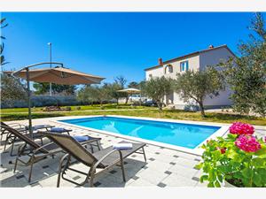 Hiša Villa Maar Nin, Kvadratura 220,00 m2, Namestitev z bazenom, Oddaljenost od centra 500 m