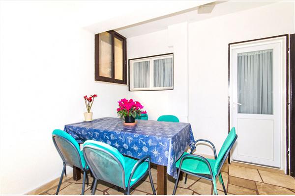 Apartment A2, for 6 persons