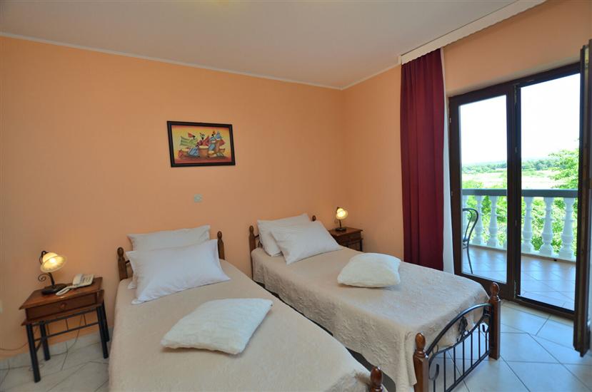 Room S8, for 2 persons