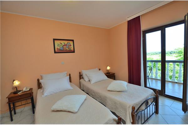 Room S8, for 2 persons