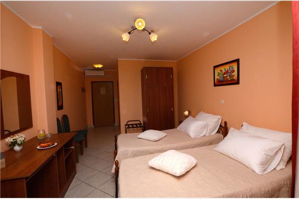 Room S8, for 2 persons