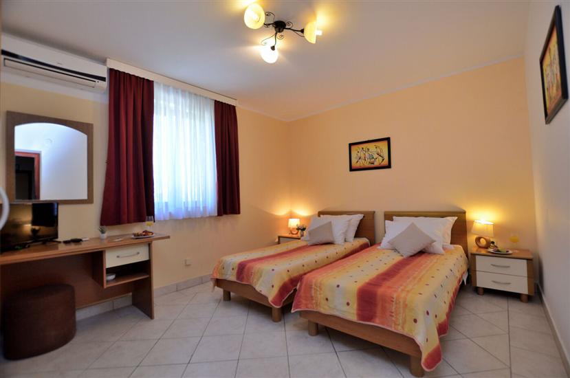 Room S12, for 2 persons