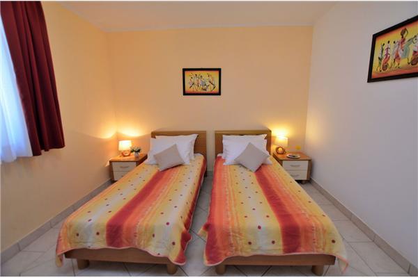 Room S12, for 2 persons