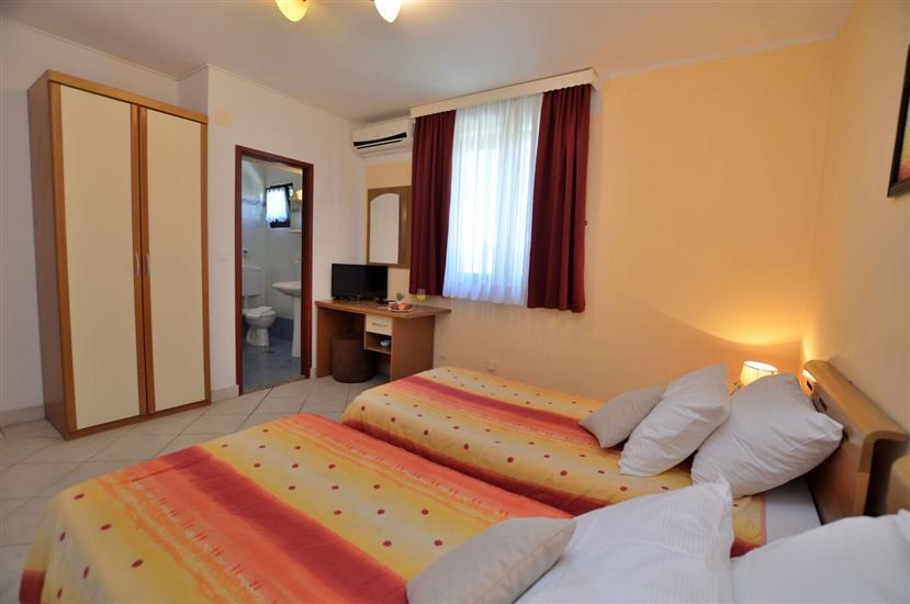 Room S12, for 2 persons
