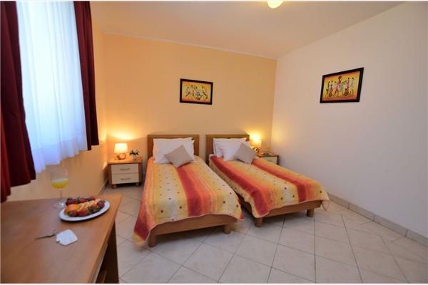 Room S12, for 2 persons