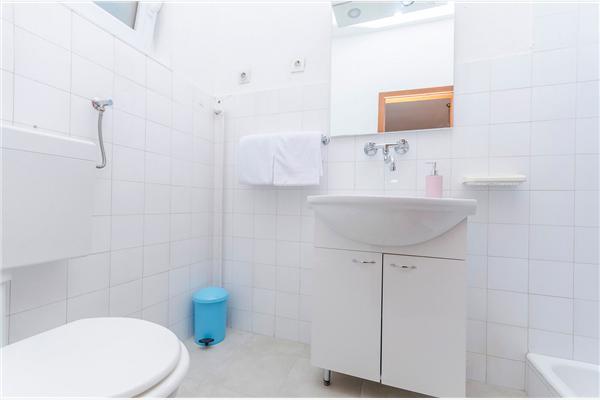 Apartment A1, for 6 persons