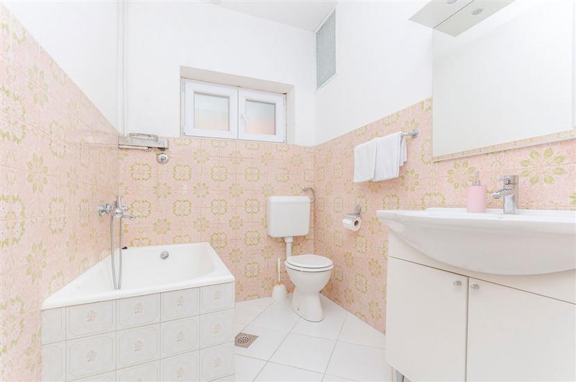 Apartment A1, for 6 persons