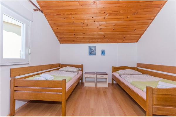 Apartment A2, for 6 persons