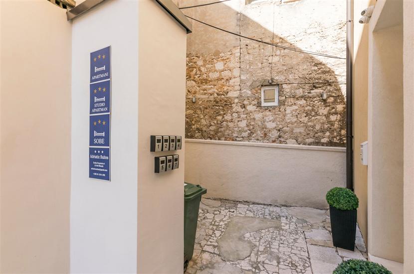 Apartments and Rooms Adriatic Suites